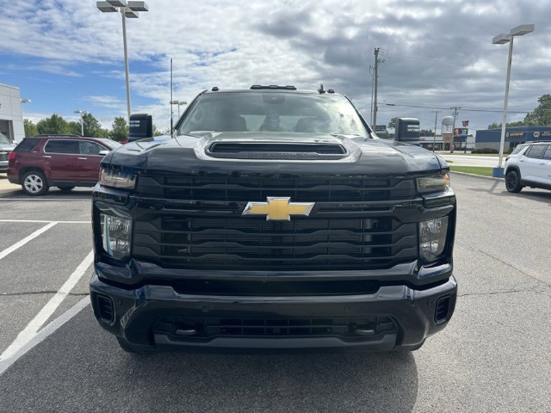 2026 Chevrolet Silverado 2500HD Custom photo 3