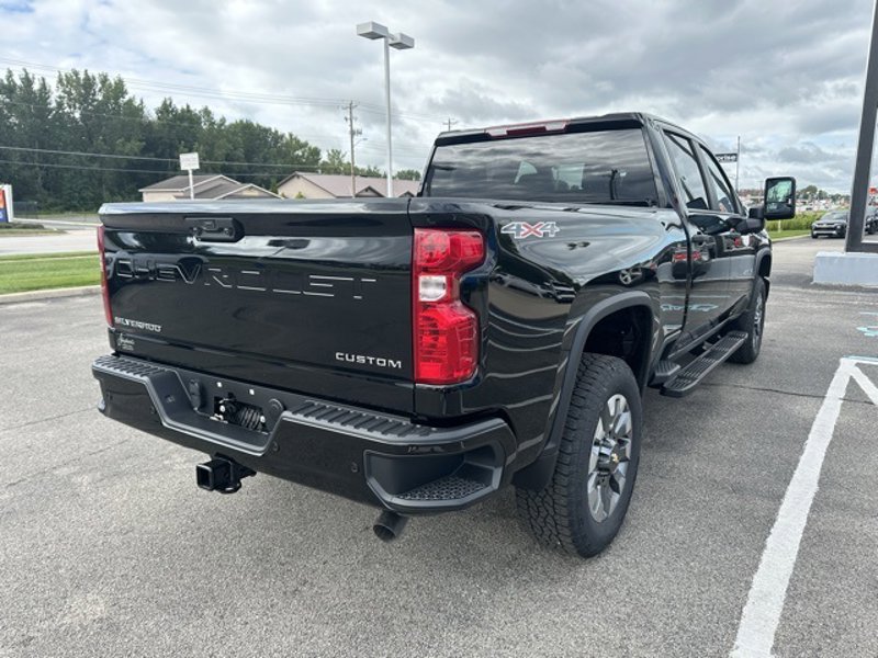 2026 Chevrolet Silverado 2500HD Custom photo 2