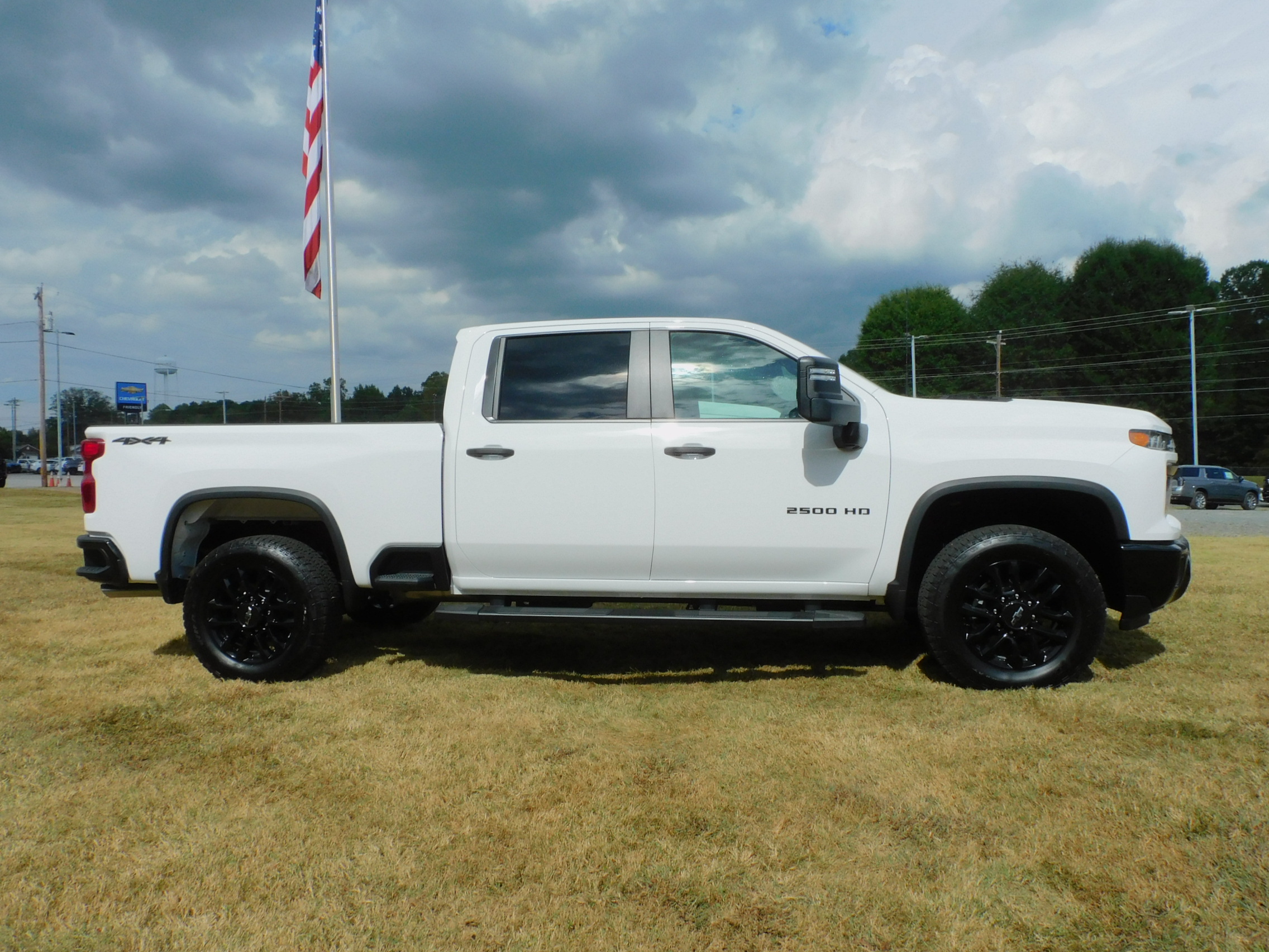 2025 Chevrolet Silverado 2500HD Custom photo 4