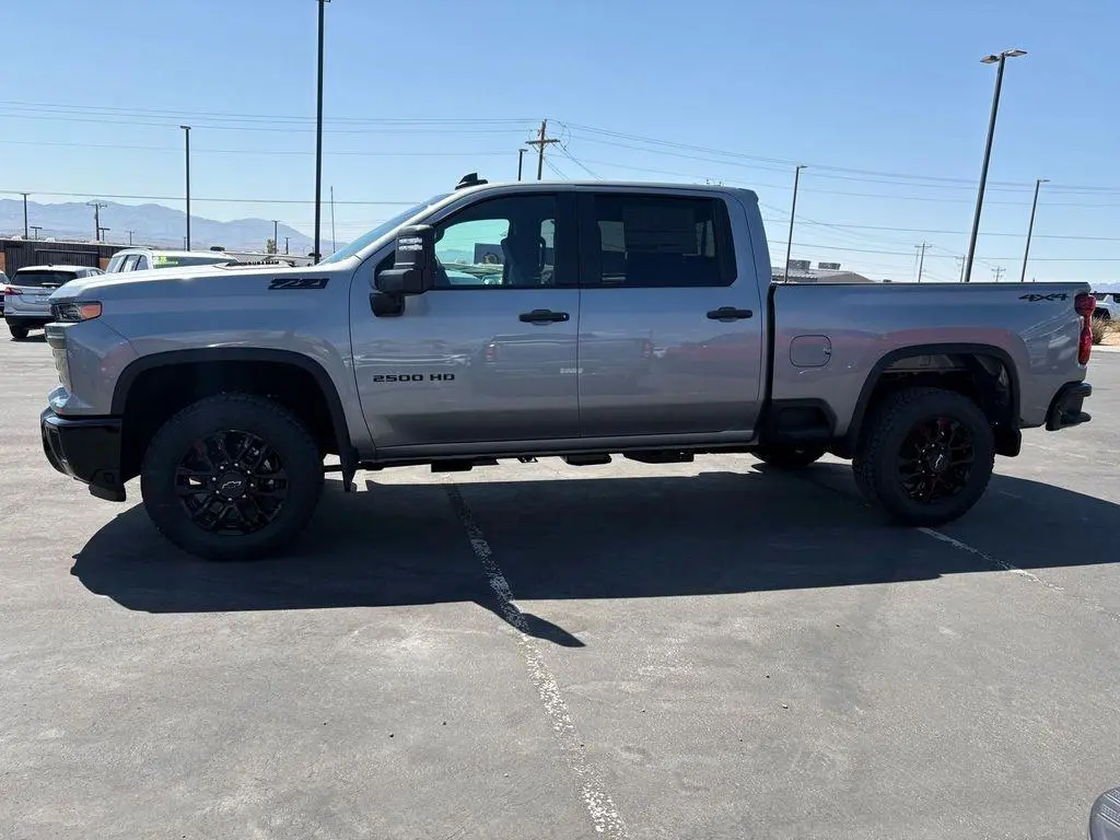 2026 Chevrolet Silverado 2500HD Custom photo 4