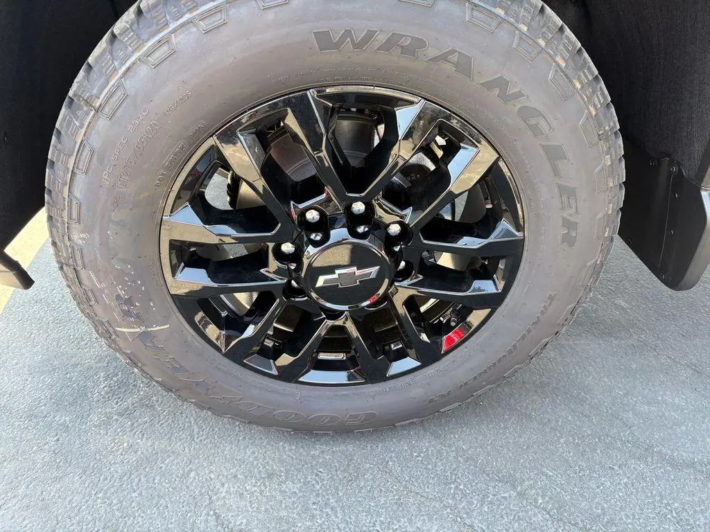 2026 Chevrolet Silverado 2500HD Custom photo 6