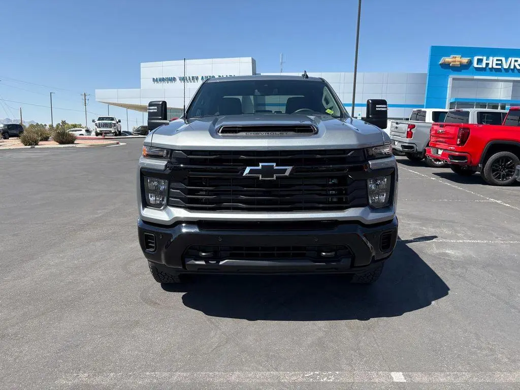 2026 Chevrolet Silverado 2500HD Custom photo 5