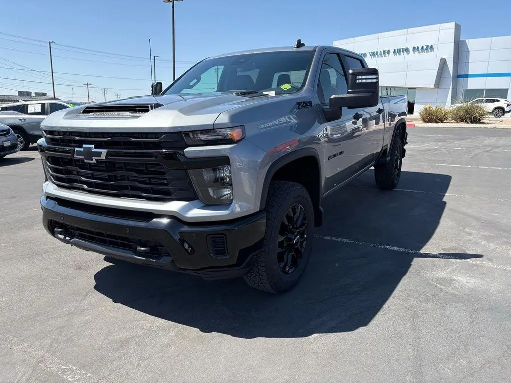 2026 Chevrolet Silverado 2500HD Custom photo 2