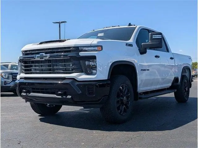 2026 Chevrolet Silverado 2500HD Custom photo 3