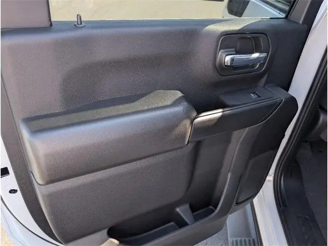 2026 Chevrolet Silverado 2500HD Custom photo 8
