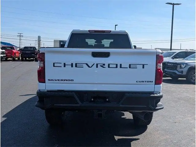 2026 Chevrolet Silverado 2500HD Custom photo 5