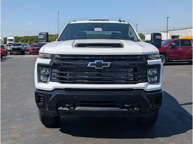 2026 Chevrolet Silverado 2500HD Custom photo 4