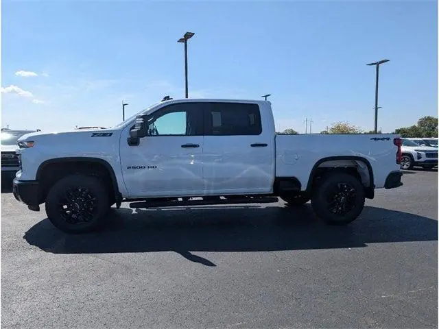 2026 Chevrolet Silverado 2500HD Custom photo 2