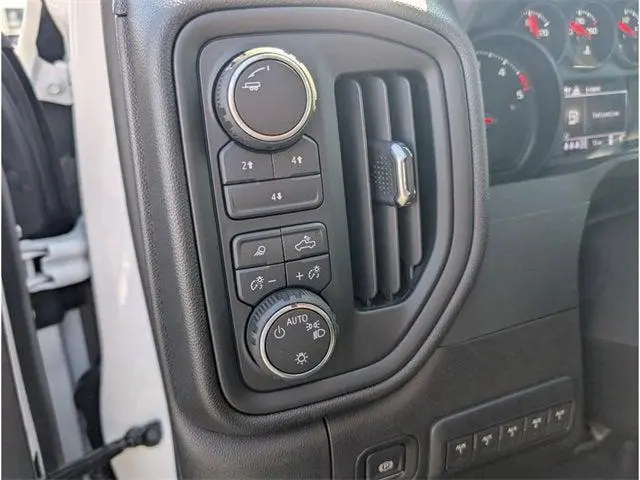 2026 Chevrolet Silverado 2500HD Custom photo 19