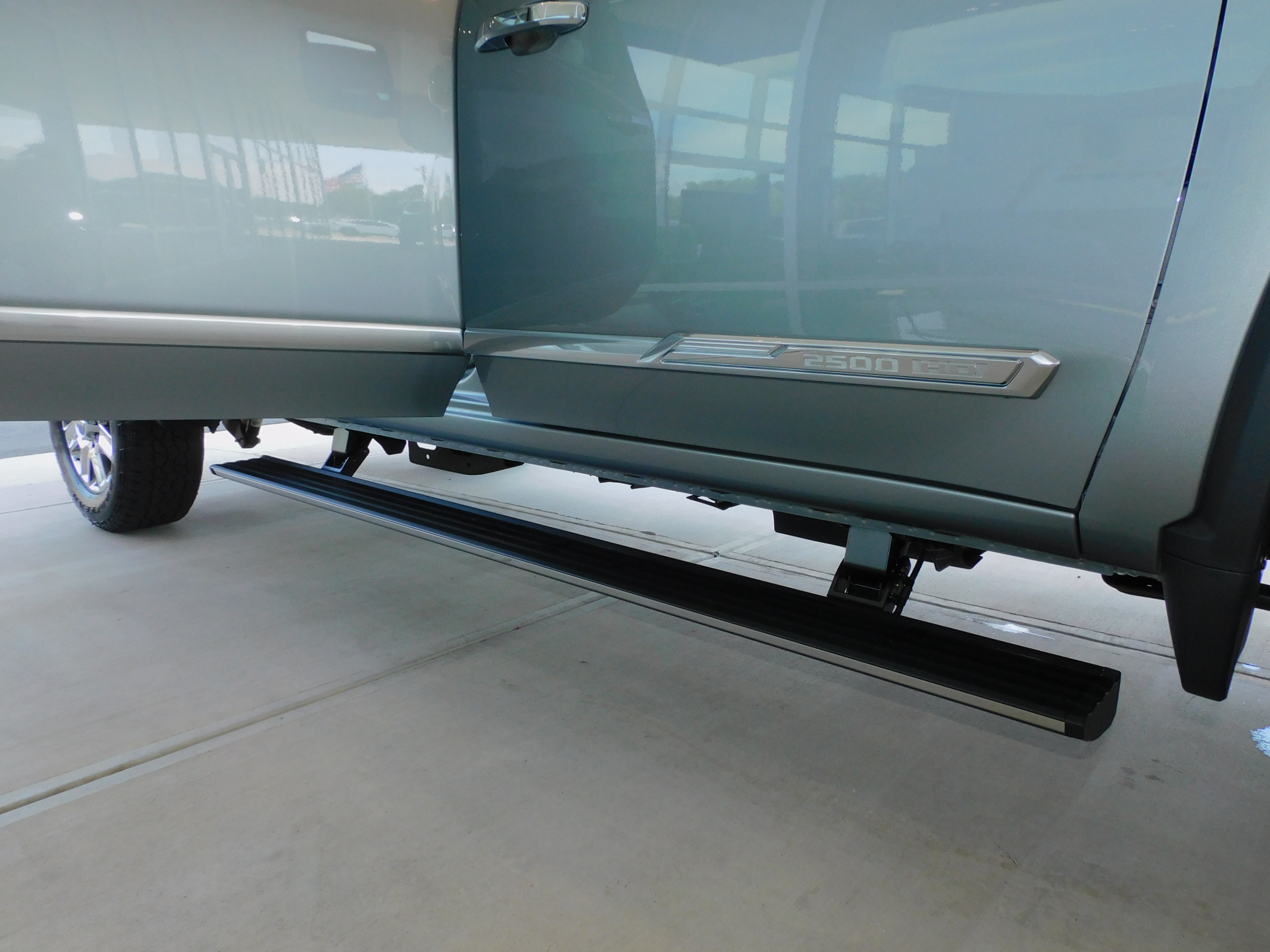 New 2026 Sterling Gray Metallic Chevrolet High Country image 18