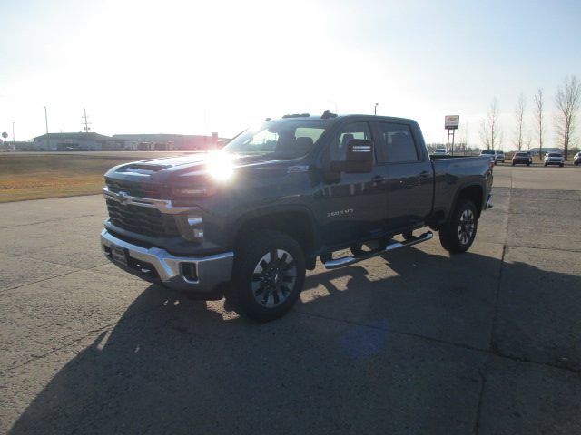 2026 Chevrolet Silverado 3500HD LT photo 2