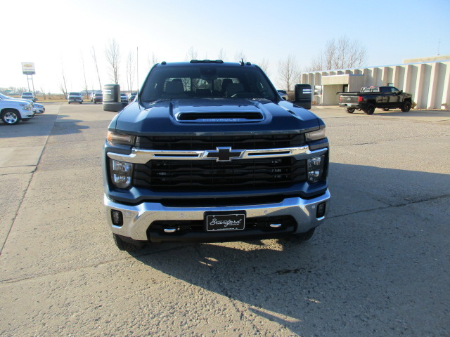 2026 Chevrolet Silverado 3500HD LT photo 3