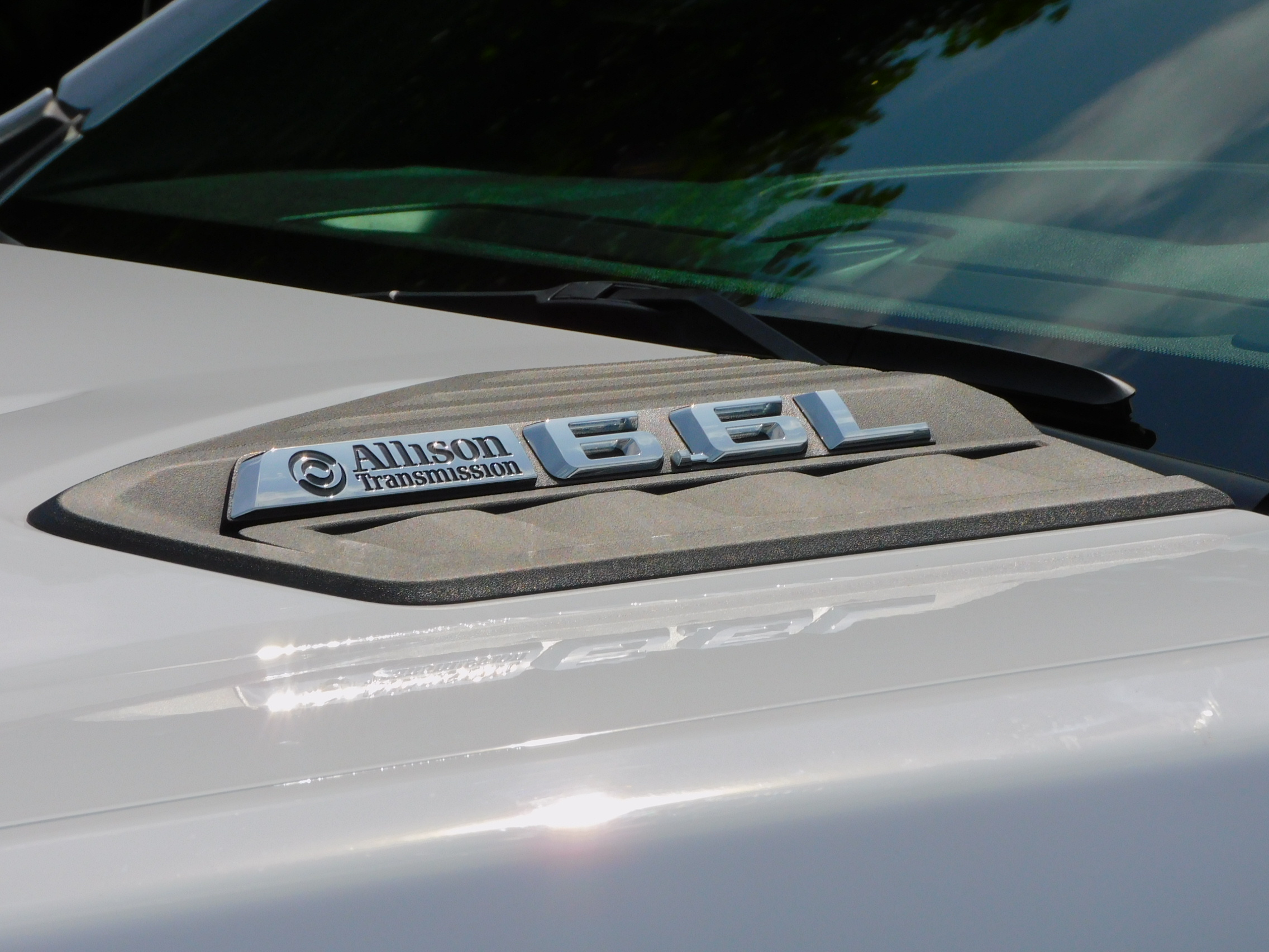 2024 Chevrolet Silverado 2500HD Custom photo 3