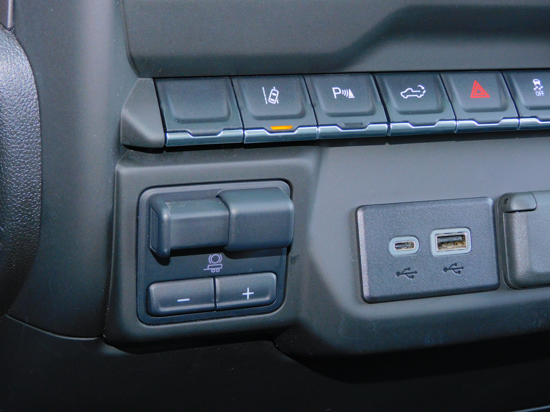 2024 Chevrolet Silverado 2500HD Custom photo 21