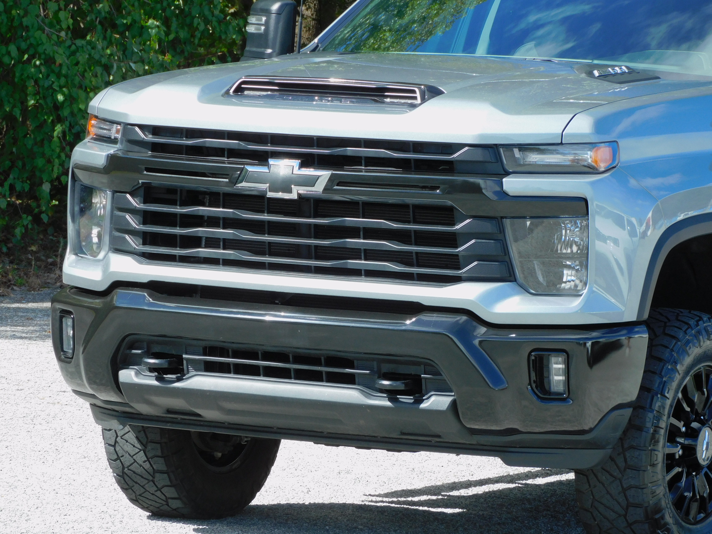 2024 Chevrolet Silverado 2500HD LT photo 2