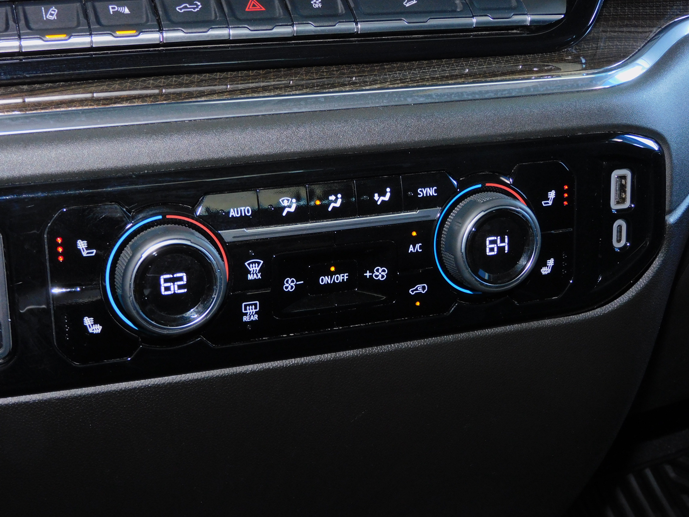 2024 Chevrolet Silverado 2500HD LT photo 4