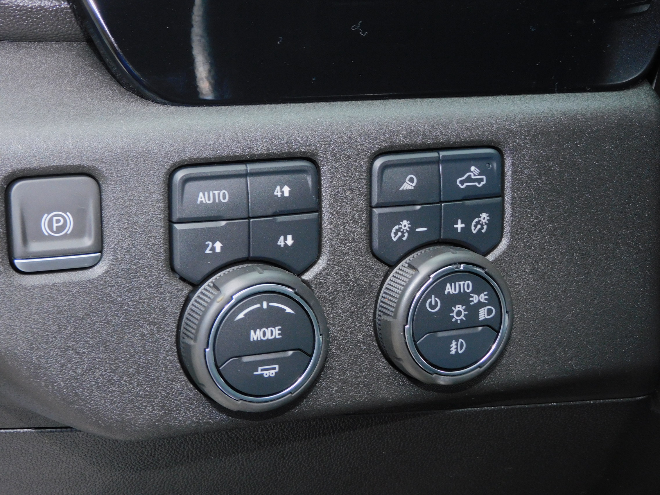 2024 Chevrolet Silverado 2500HD LTZ photo 2