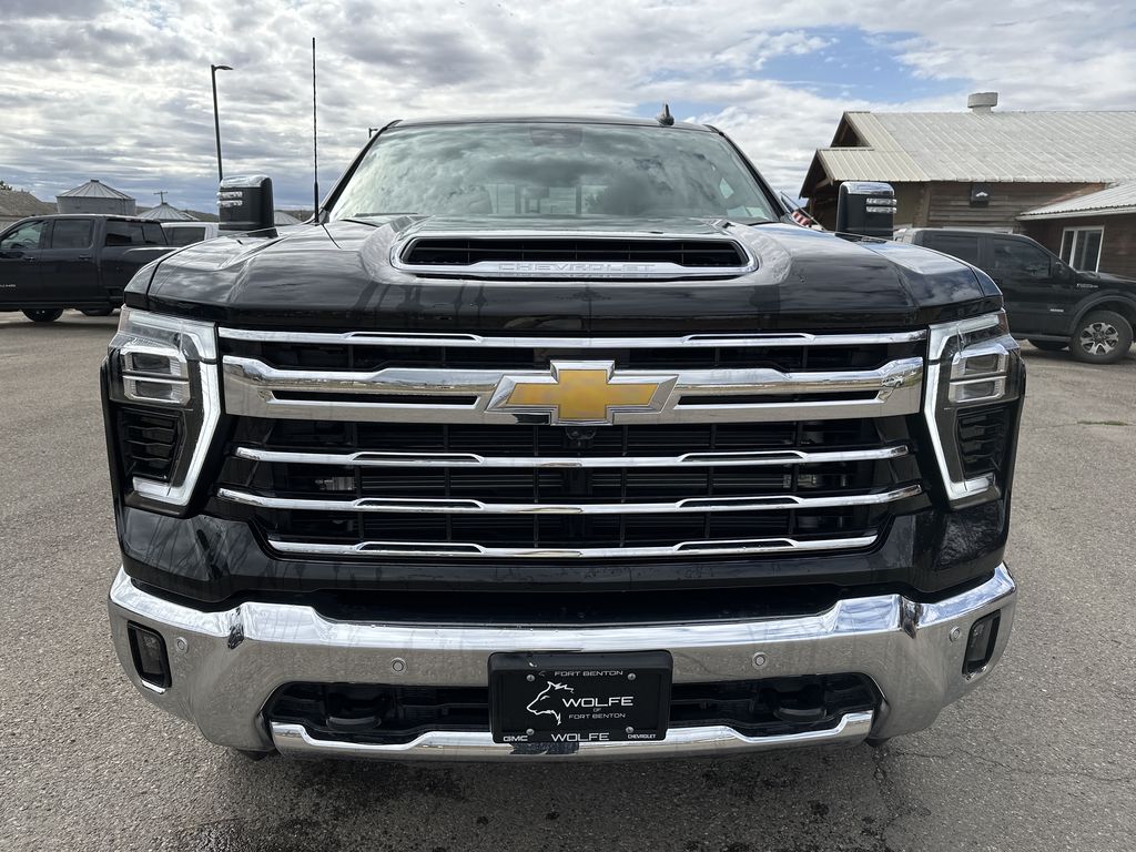 2024 Chevrolet Silverado 2500HD LTZ photo 2