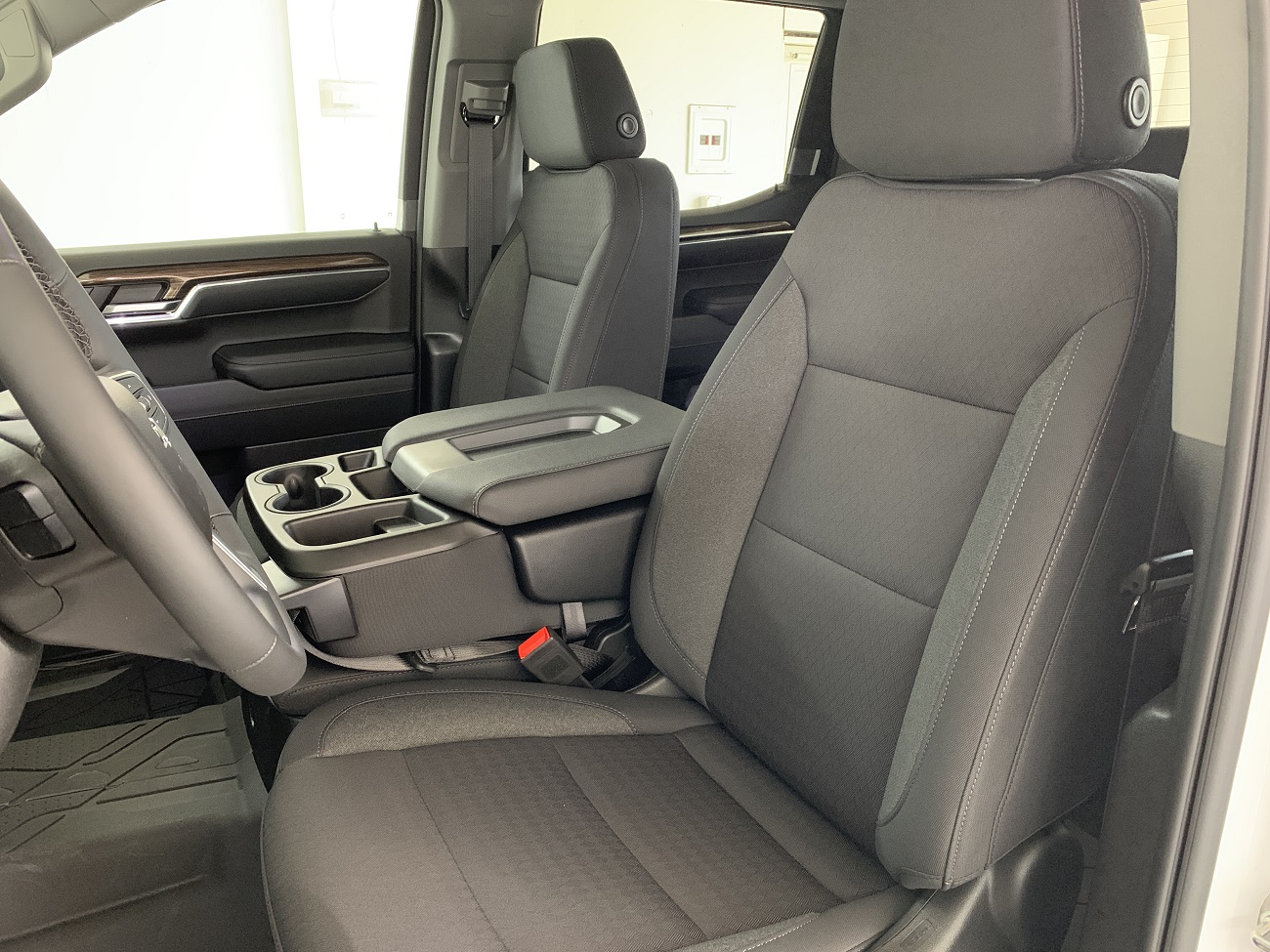 2024 Chevrolet Silverado 1500 RST photo 11