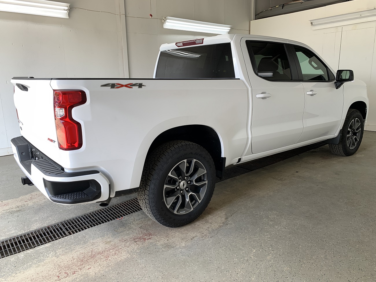 2024 Chevrolet Silverado 1500 RST photo 4