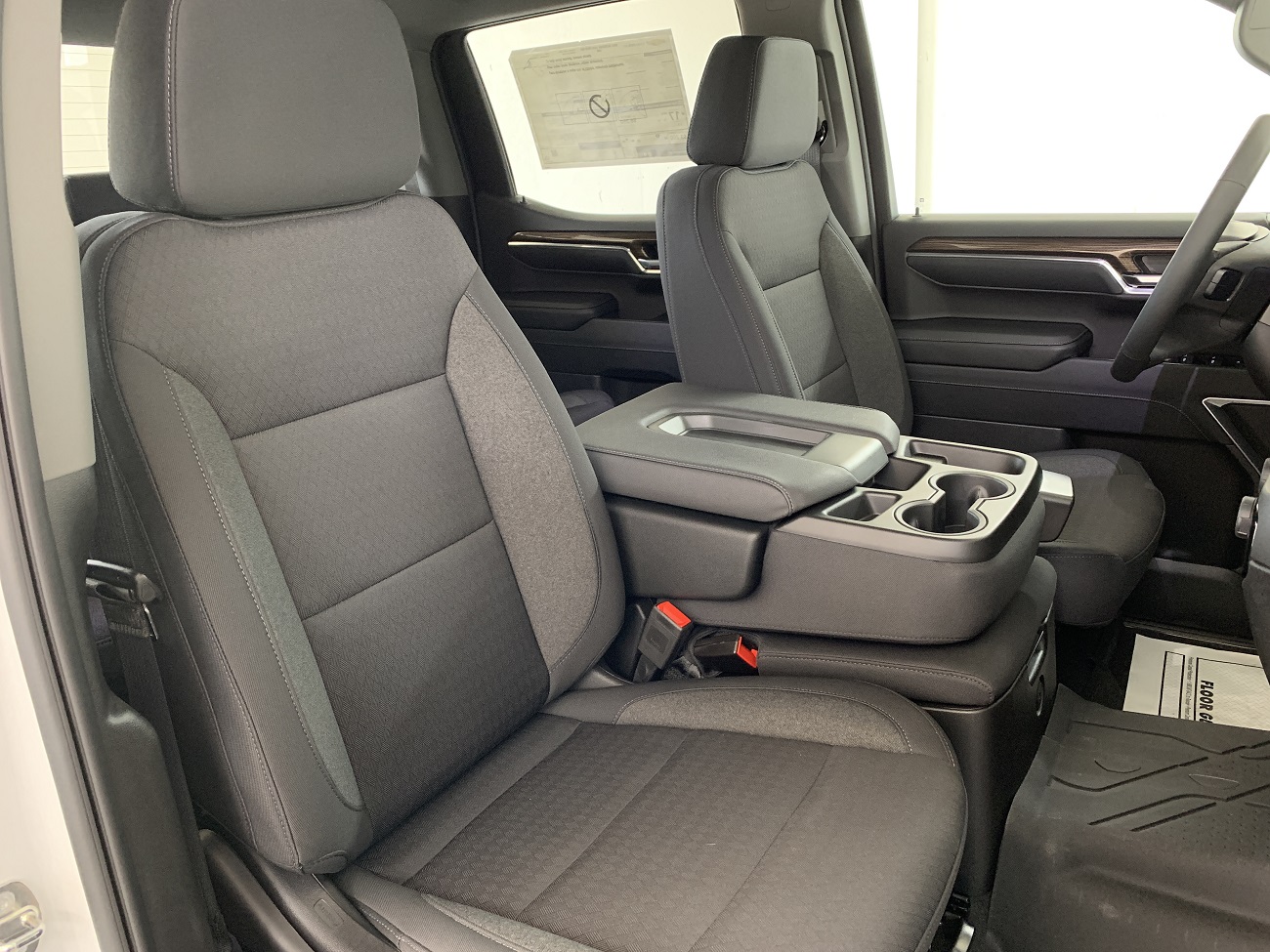 2024 Chevrolet Silverado 1500 RST photo 30
