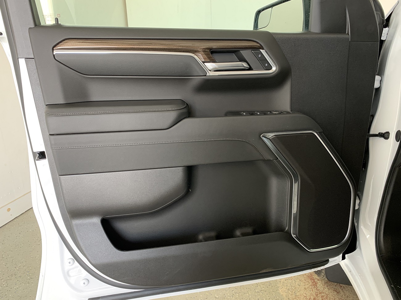 2024 Chevrolet Silverado 1500 RST photo 13