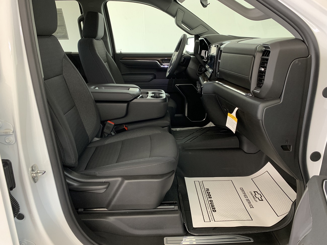 2024 Chevrolet Silverado 1500 RST photo 28