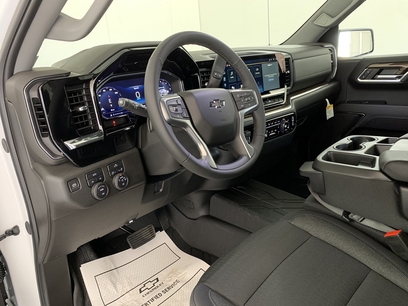 2024 Chevrolet Silverado 1500 RST photo 10