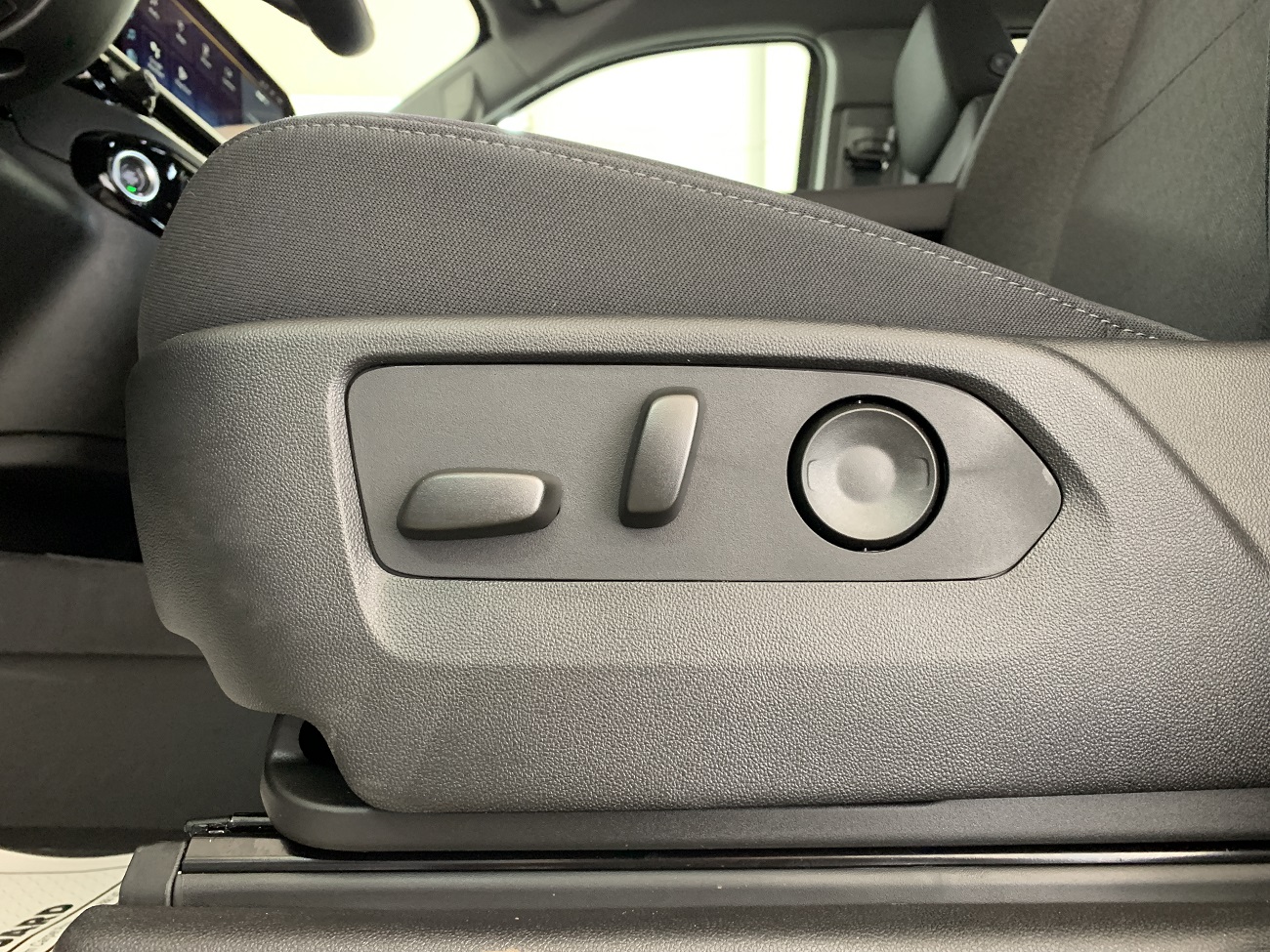 2024 Chevrolet Silverado 1500 RST photo 12