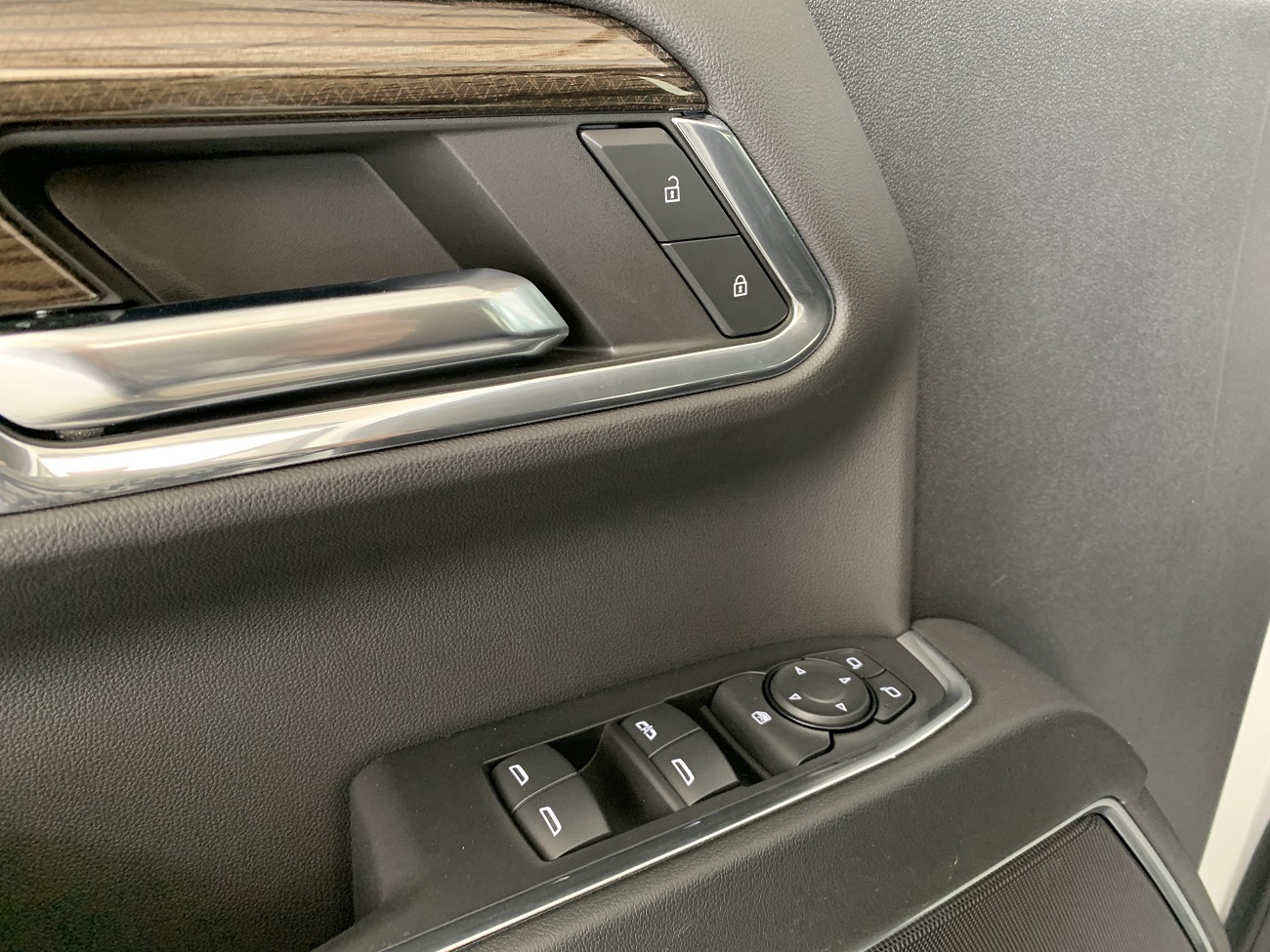2024 Chevrolet Silverado 1500 RST photo 14