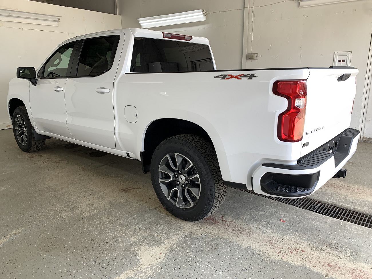 2024 Chevrolet Silverado 1500 RST photo 2