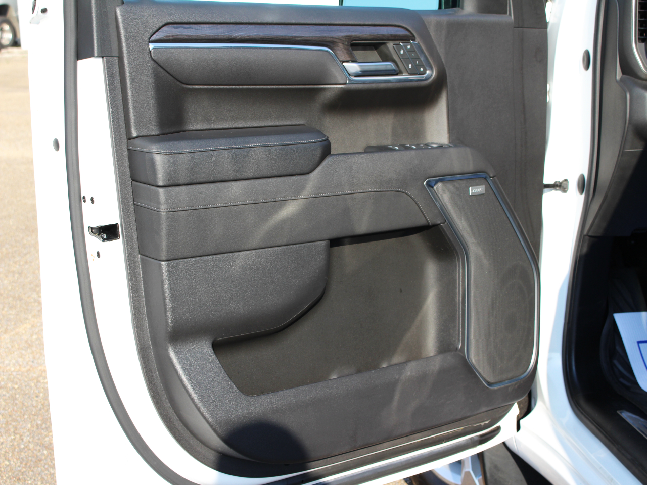 2023 Chevrolet Silverado 1500 LTZ - Photo 10