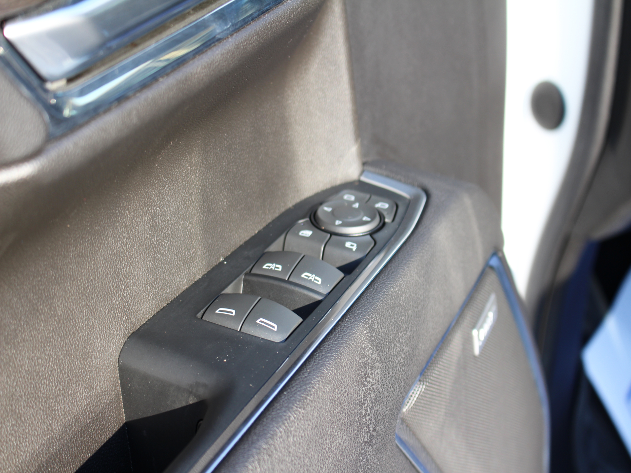 2023 Chevrolet Silverado 1500 LTZ - Photo 11