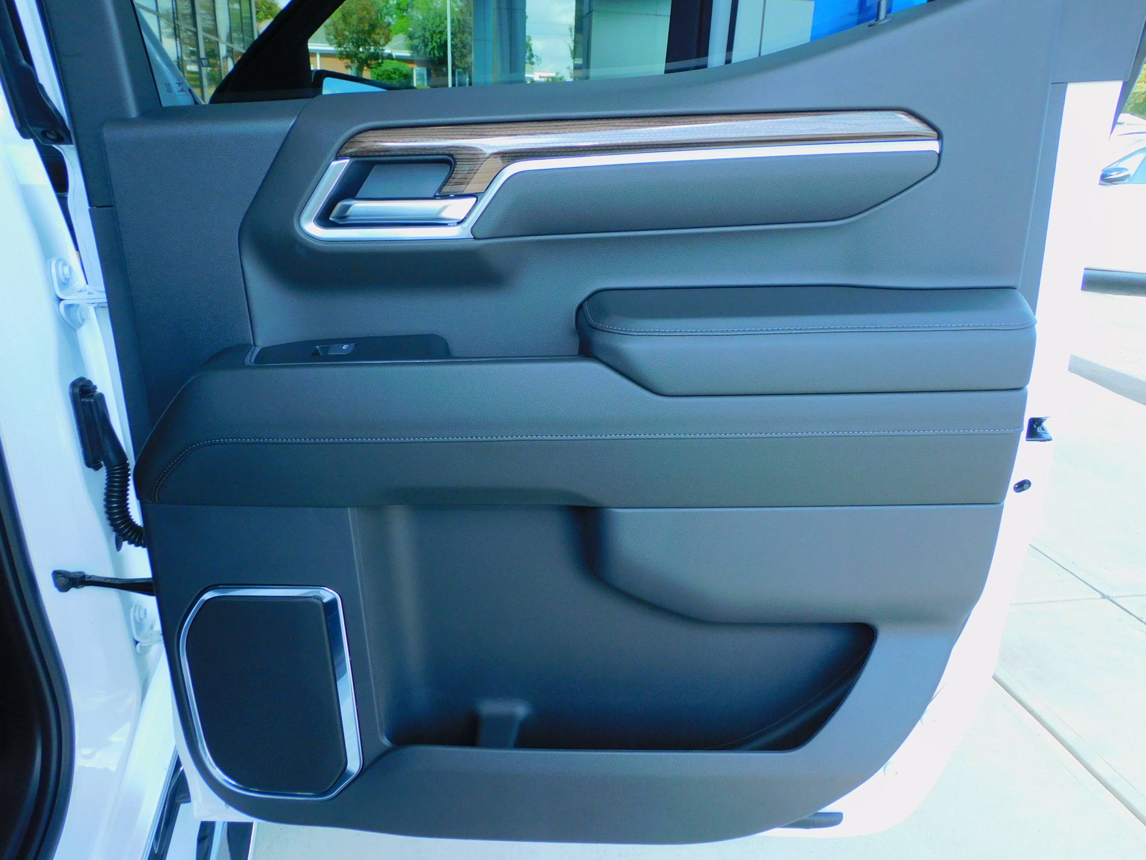 2025 Chevrolet Silverado 1500 LT photo 21
