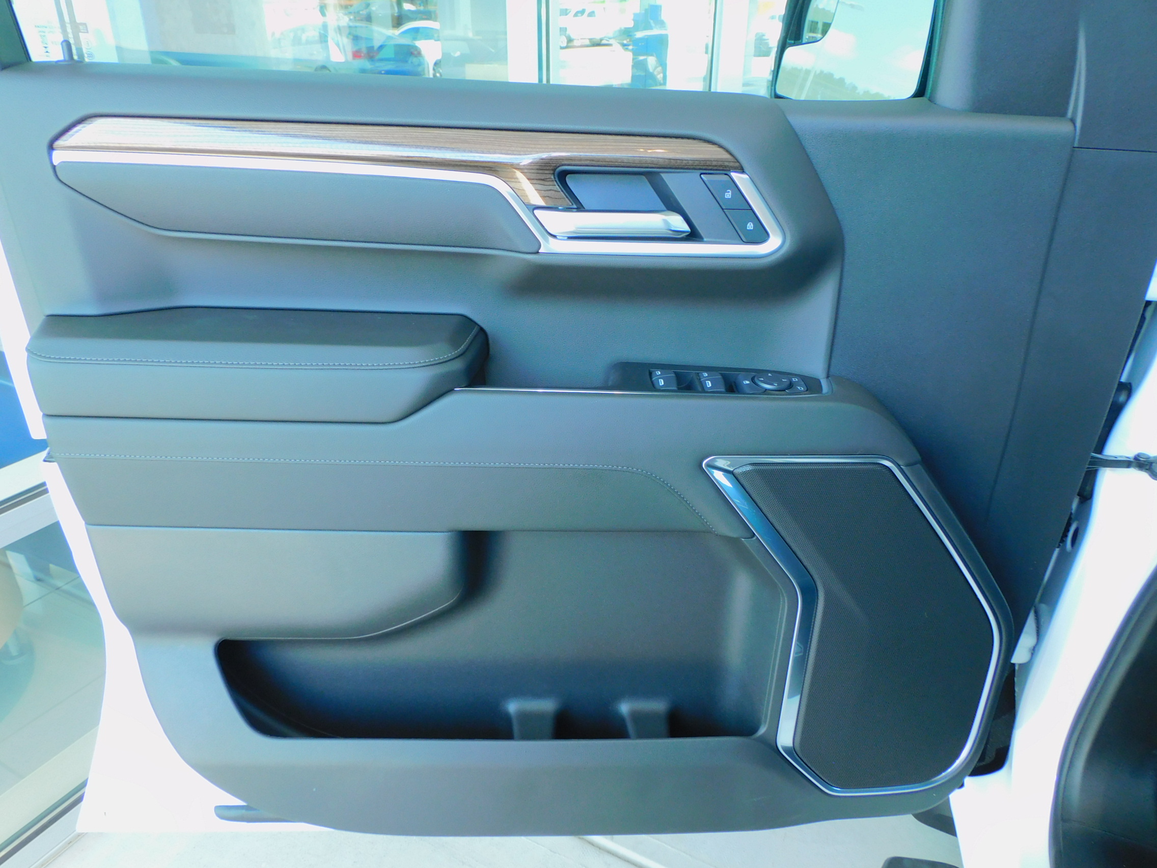 2025 Chevrolet Silverado 1500 LT photo 13