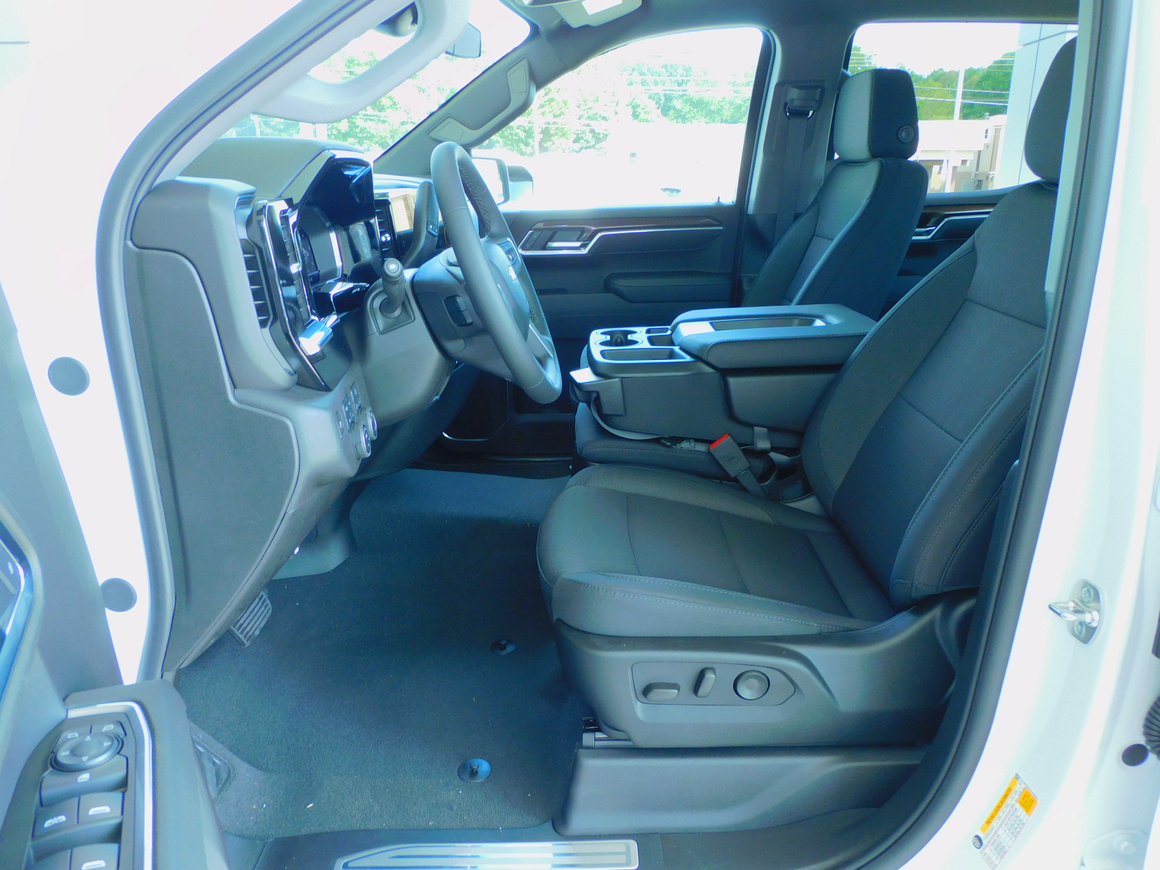 2025 Chevrolet Silverado 1500 LT photo 10