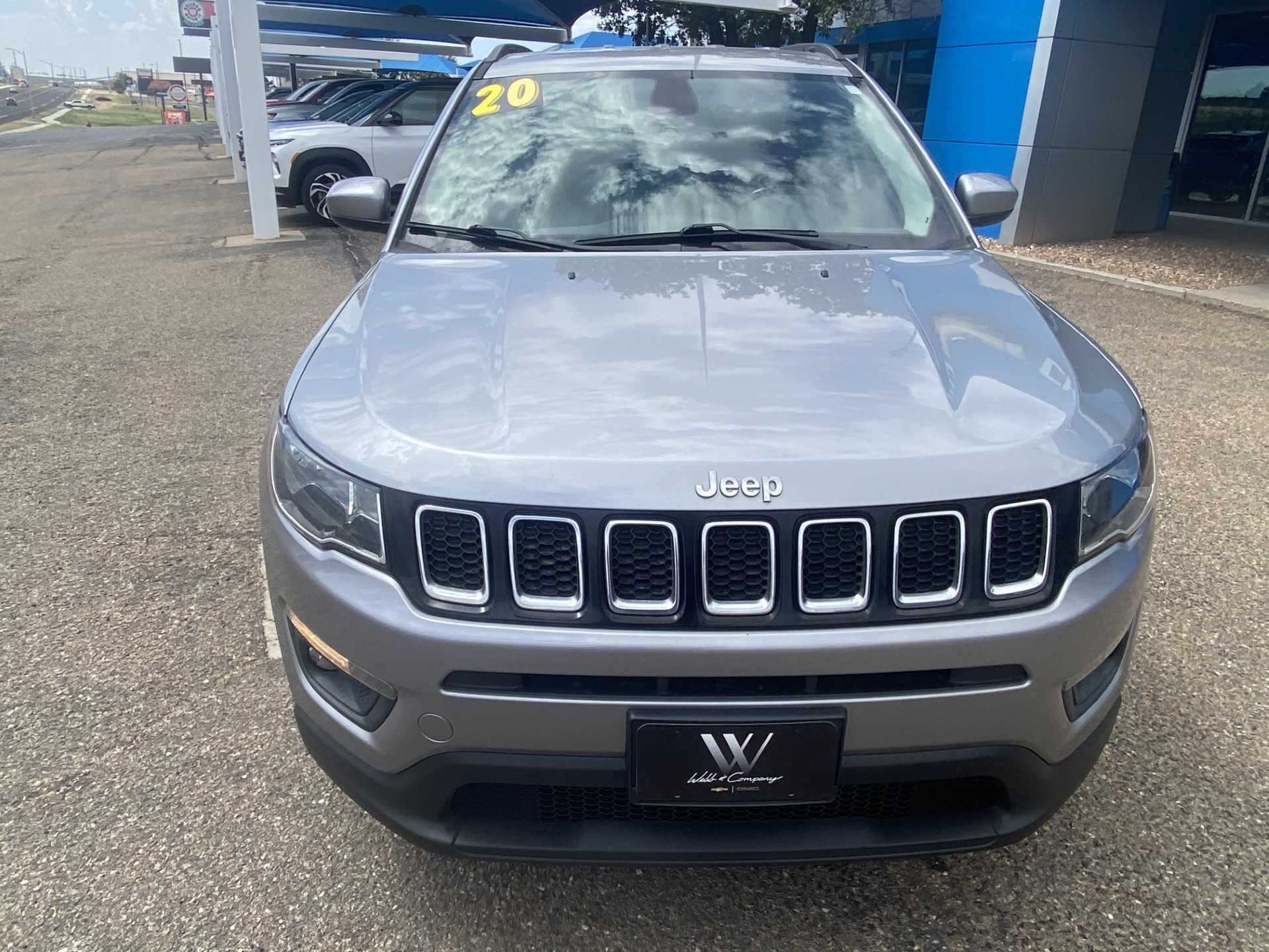Used 2020 Silver Jeep Latitude image 3