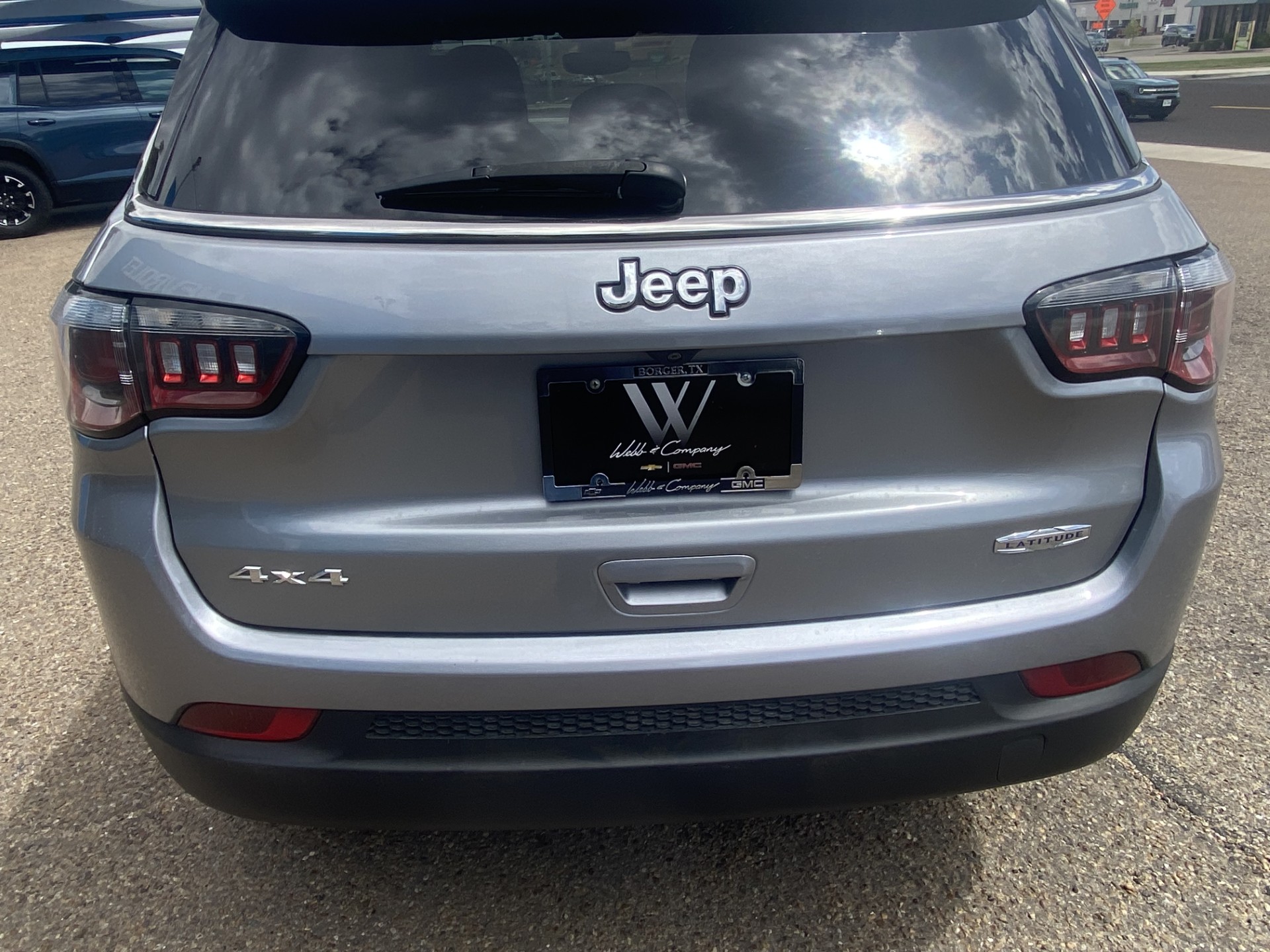 Used 2020 Silver Jeep Latitude image 7