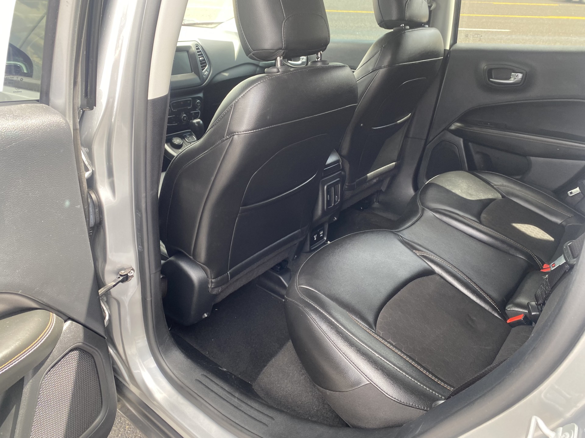 Used 2020 Silver Jeep Latitude image 15