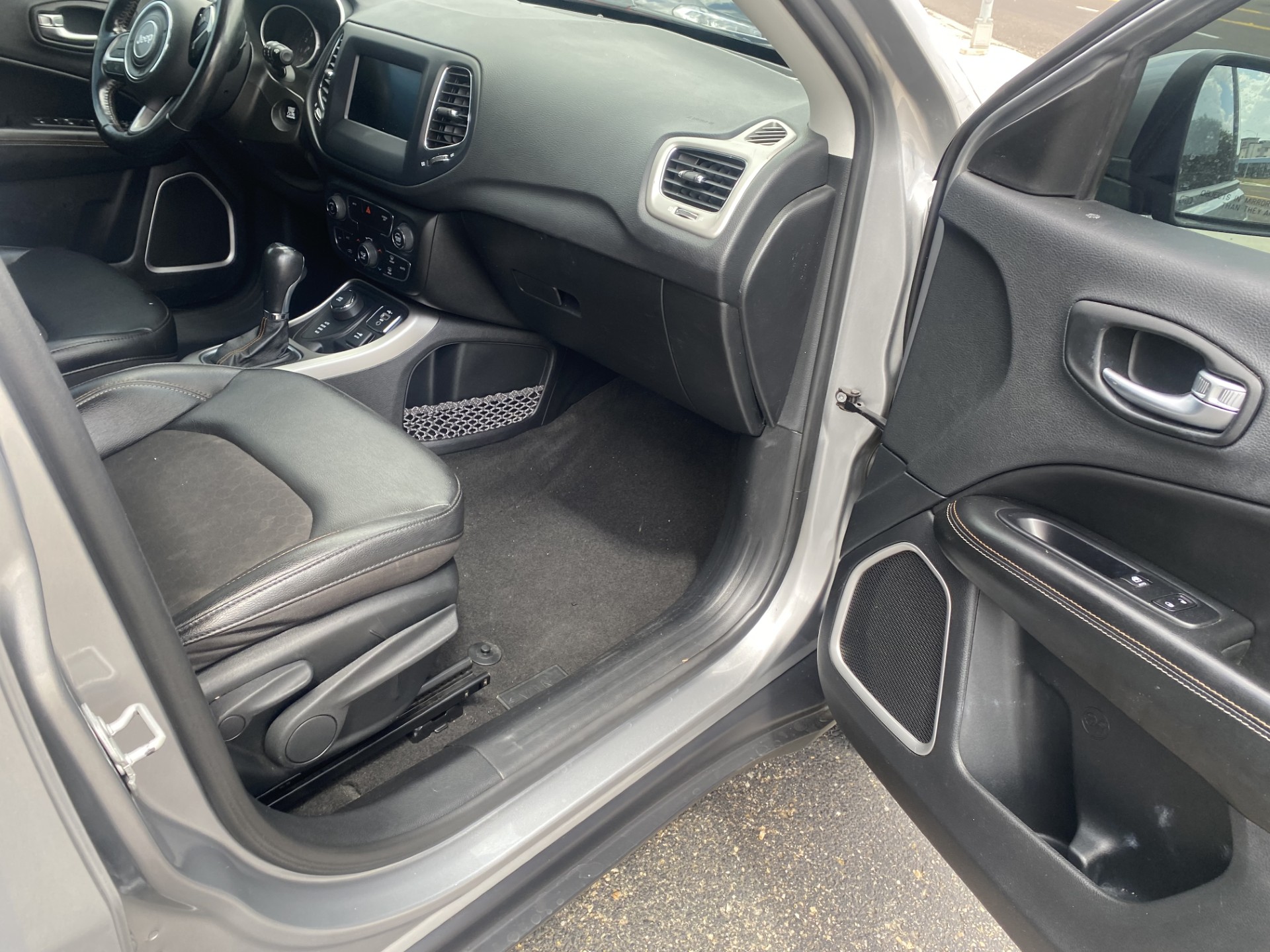 Used 2020 Silver Jeep Latitude image 13