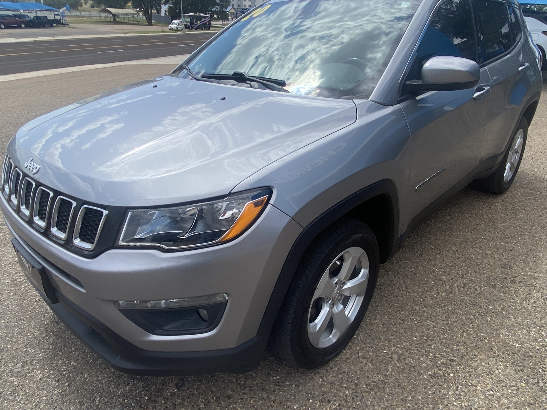 Used 2020 Silver Jeep Latitude image 4