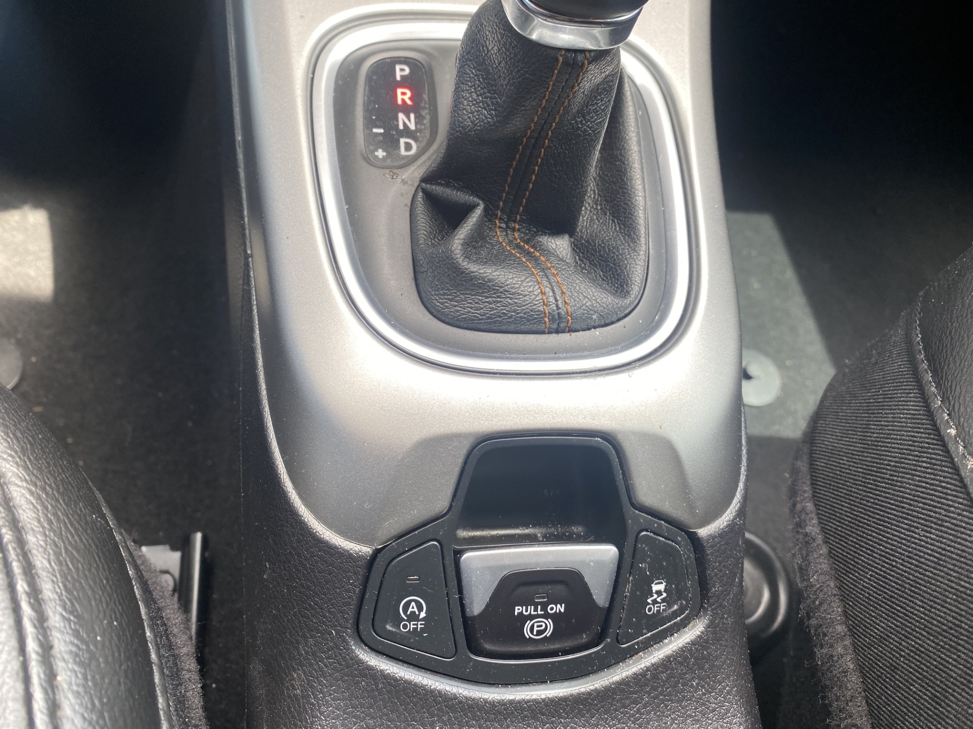 Used 2020 Silver Jeep Latitude image 23