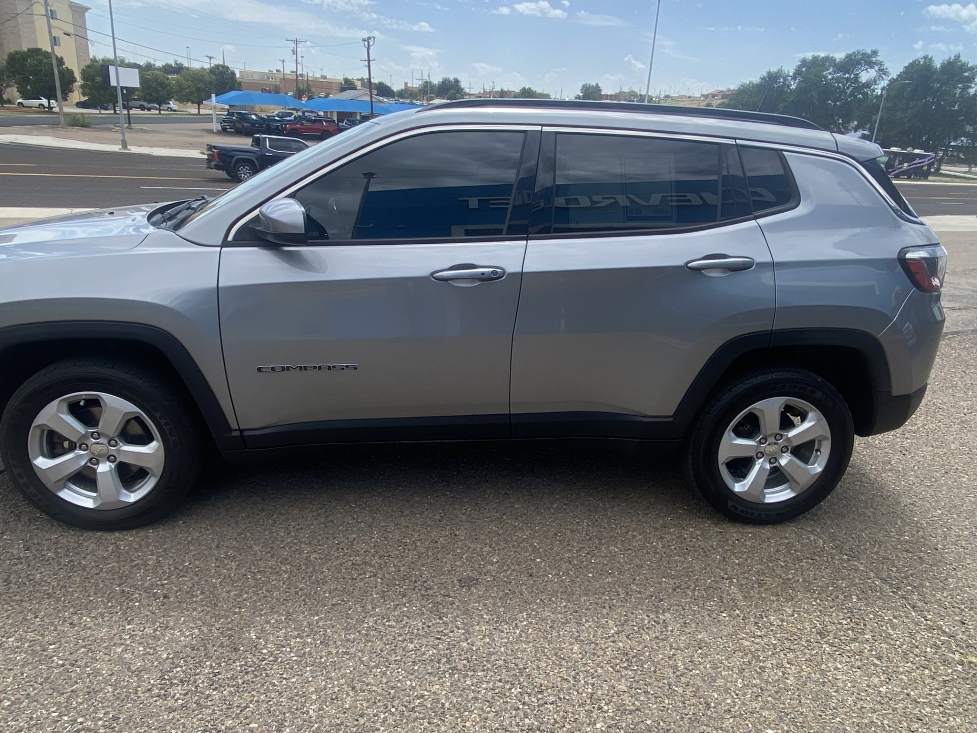 Used 2020 Silver Jeep Latitude image 5