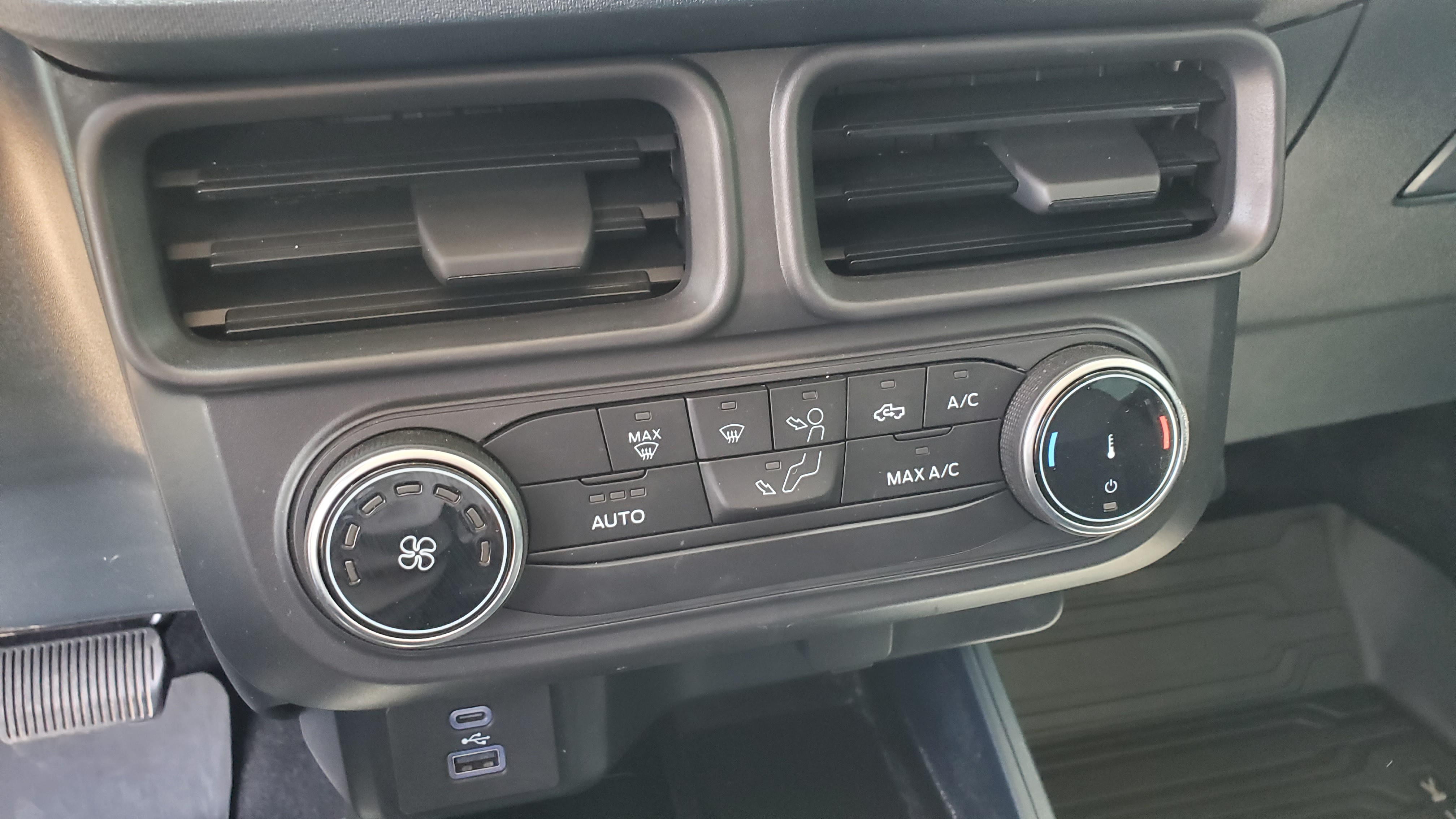 2022 Ford Maverick XL - Photo 14