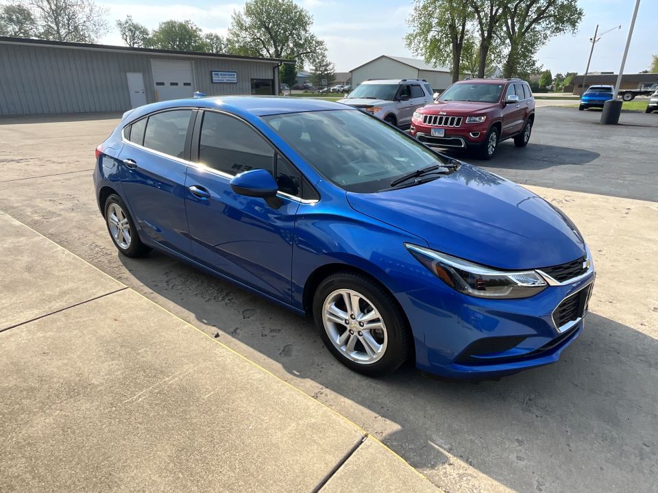 Used 2017 Chevrolet Cruze LT with VIN 3G1BE6SM8HS599708 for sale in Fairbury, IL