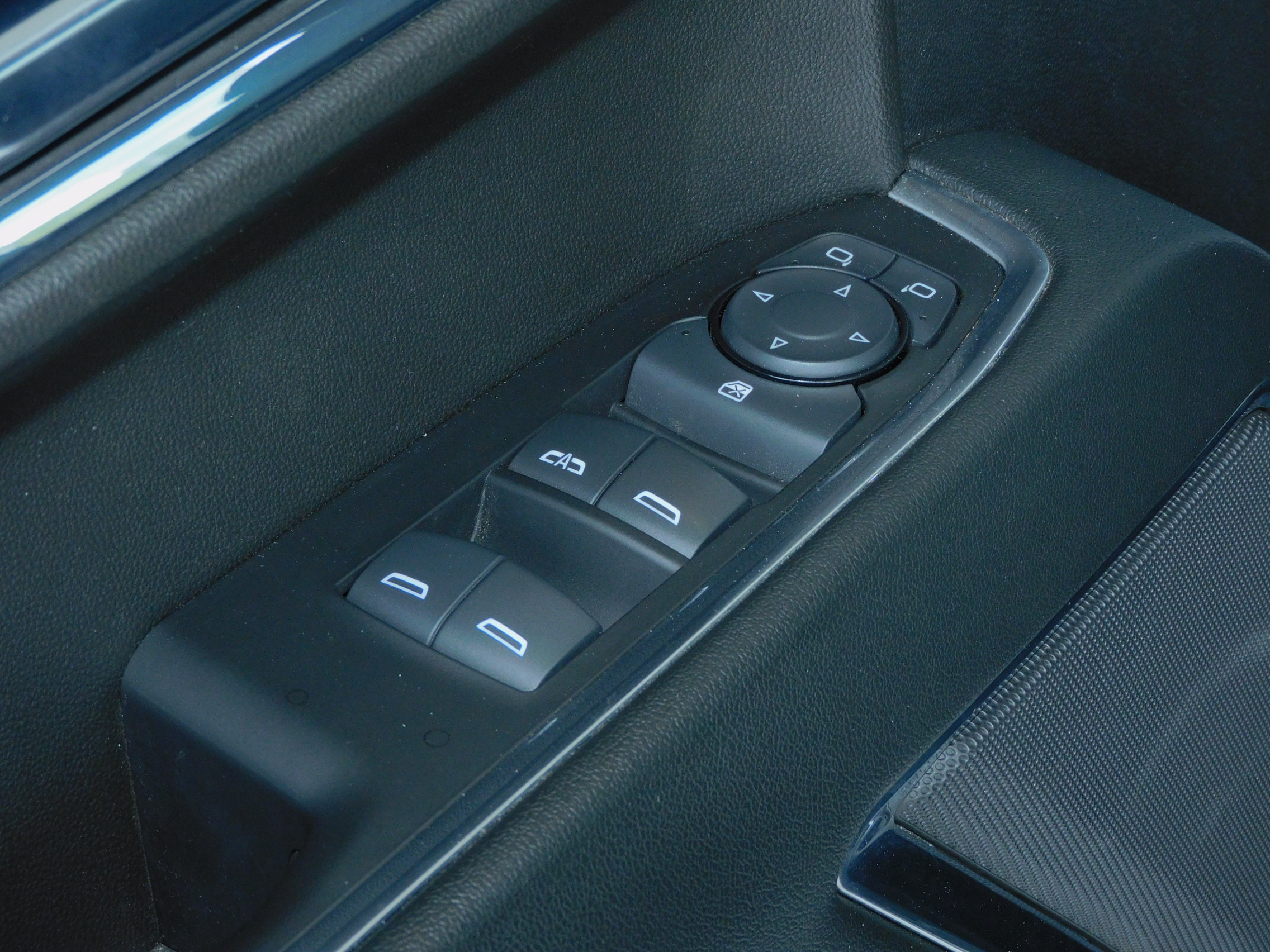 2024 Chevrolet Silverado 1500 LT photo 17