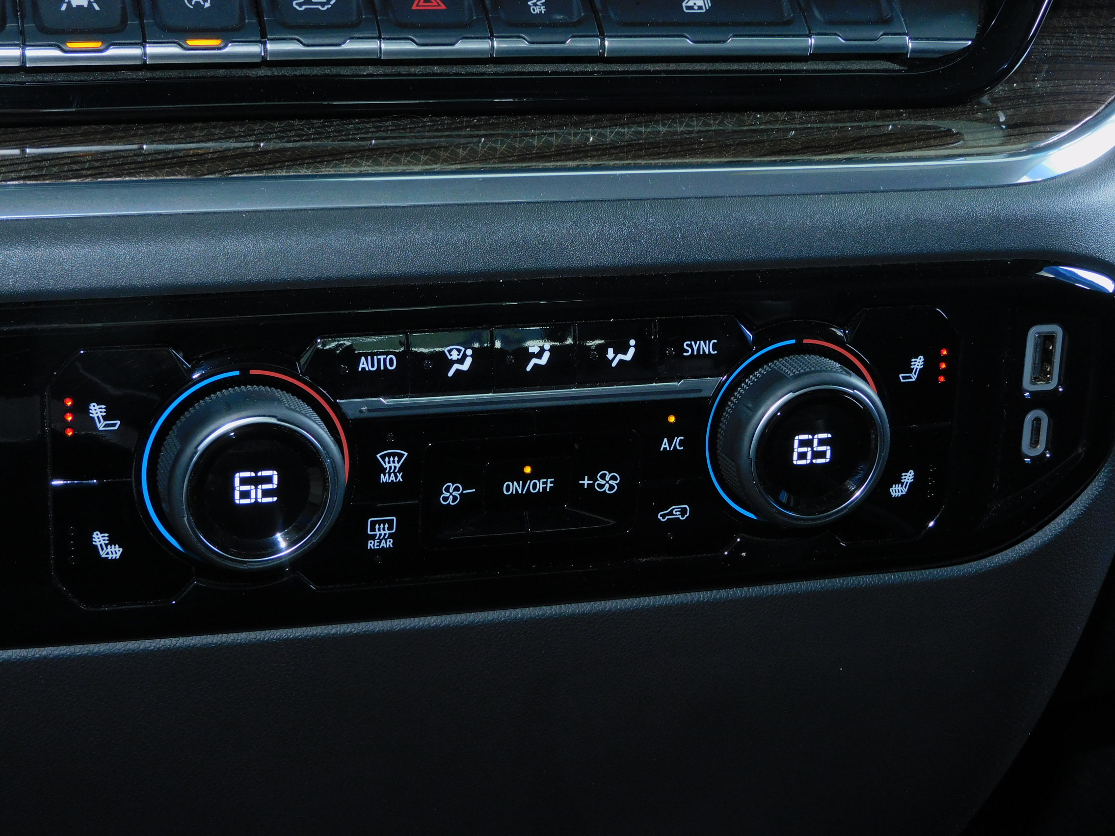 2024 Chevrolet Silverado 1500 LT photo 5