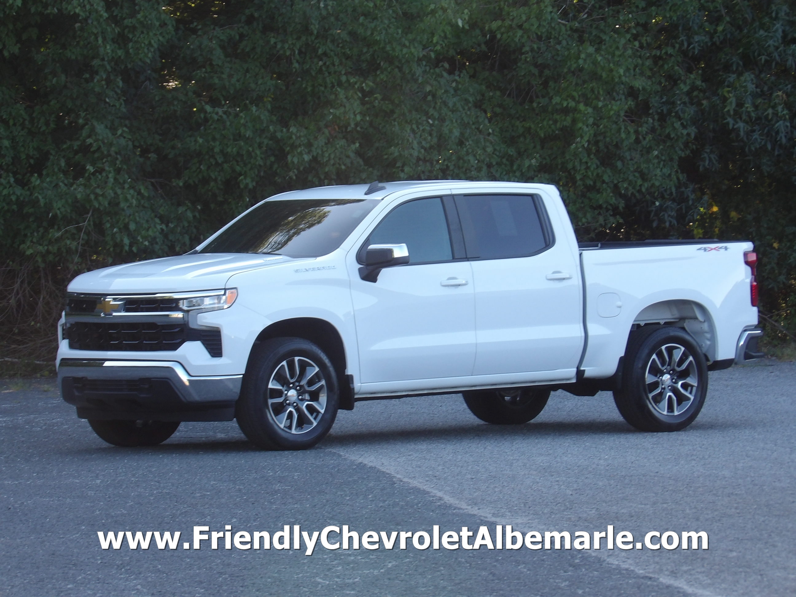  2024 Chevrolet Silverado 1500 LT Crew Cab 4WD   