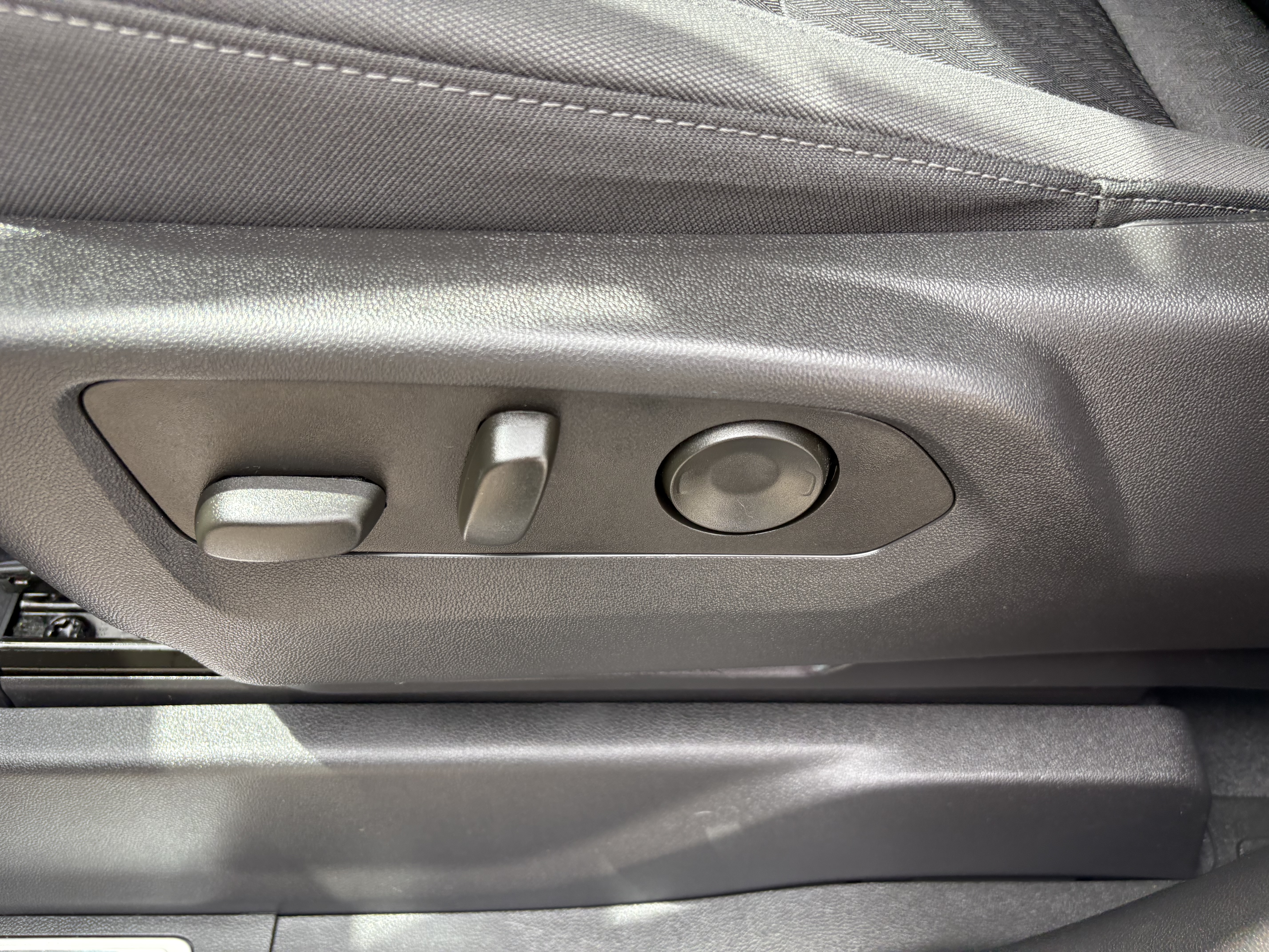 2023 Chevrolet Silverado 1500 LT - Photo 9
