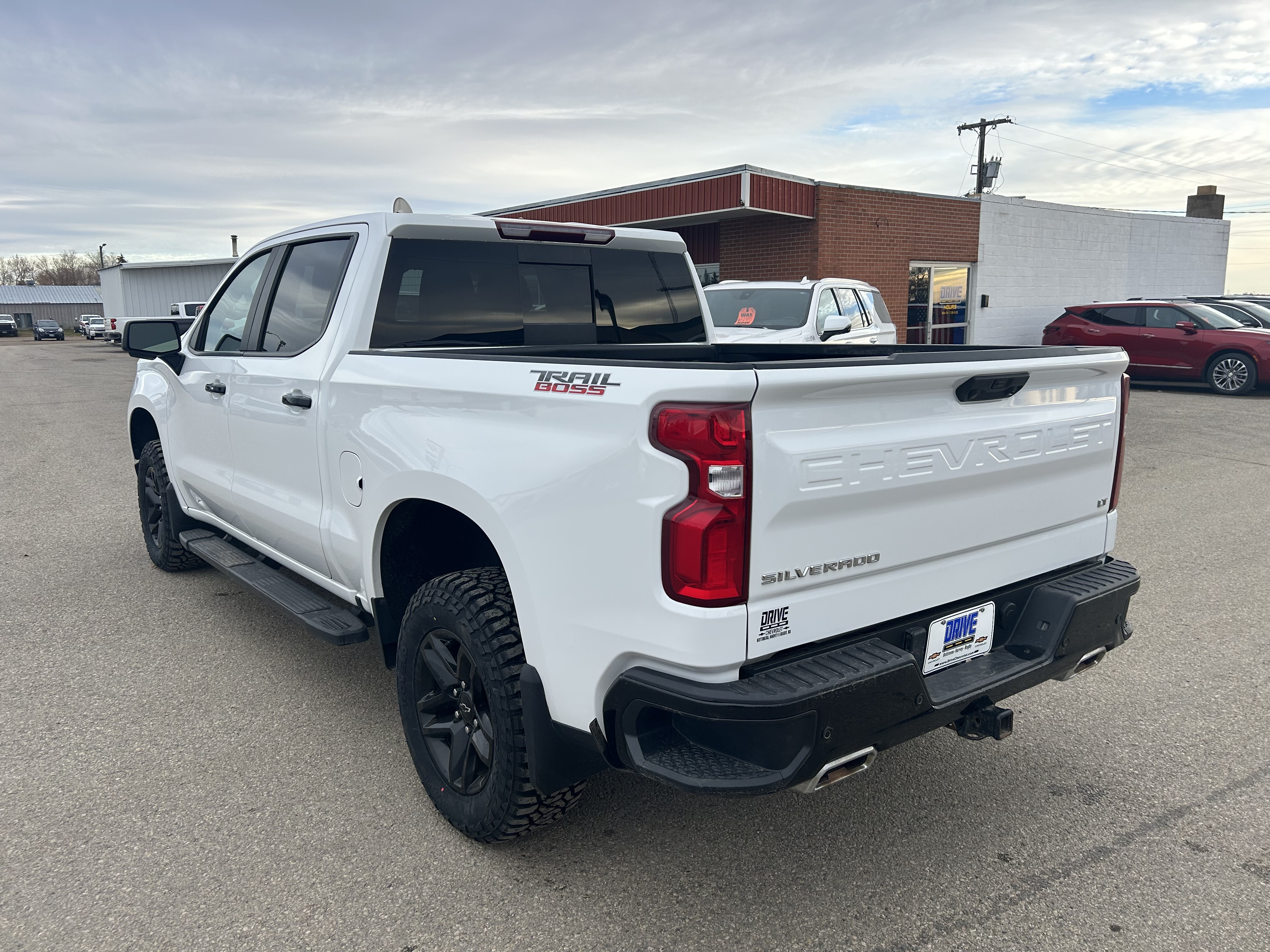 Used 2022 Chevrolet Silverado 1500 LT Trail Boss with VIN 3GCUDFEL4NG589875 for sale in Bottineau, ND